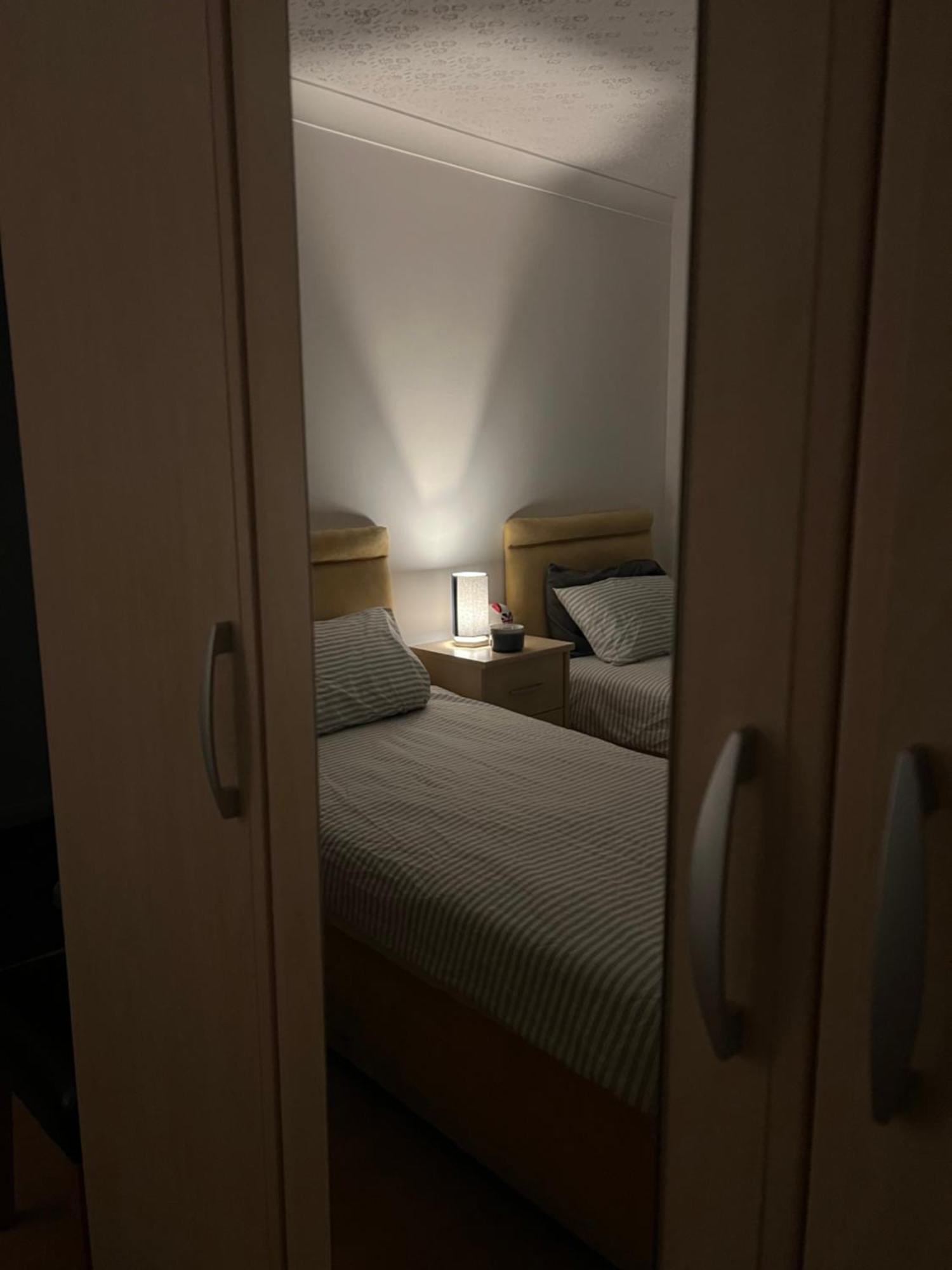 Double Room At The Bungalow With Shared Shower Room 케터링 외부 사진
