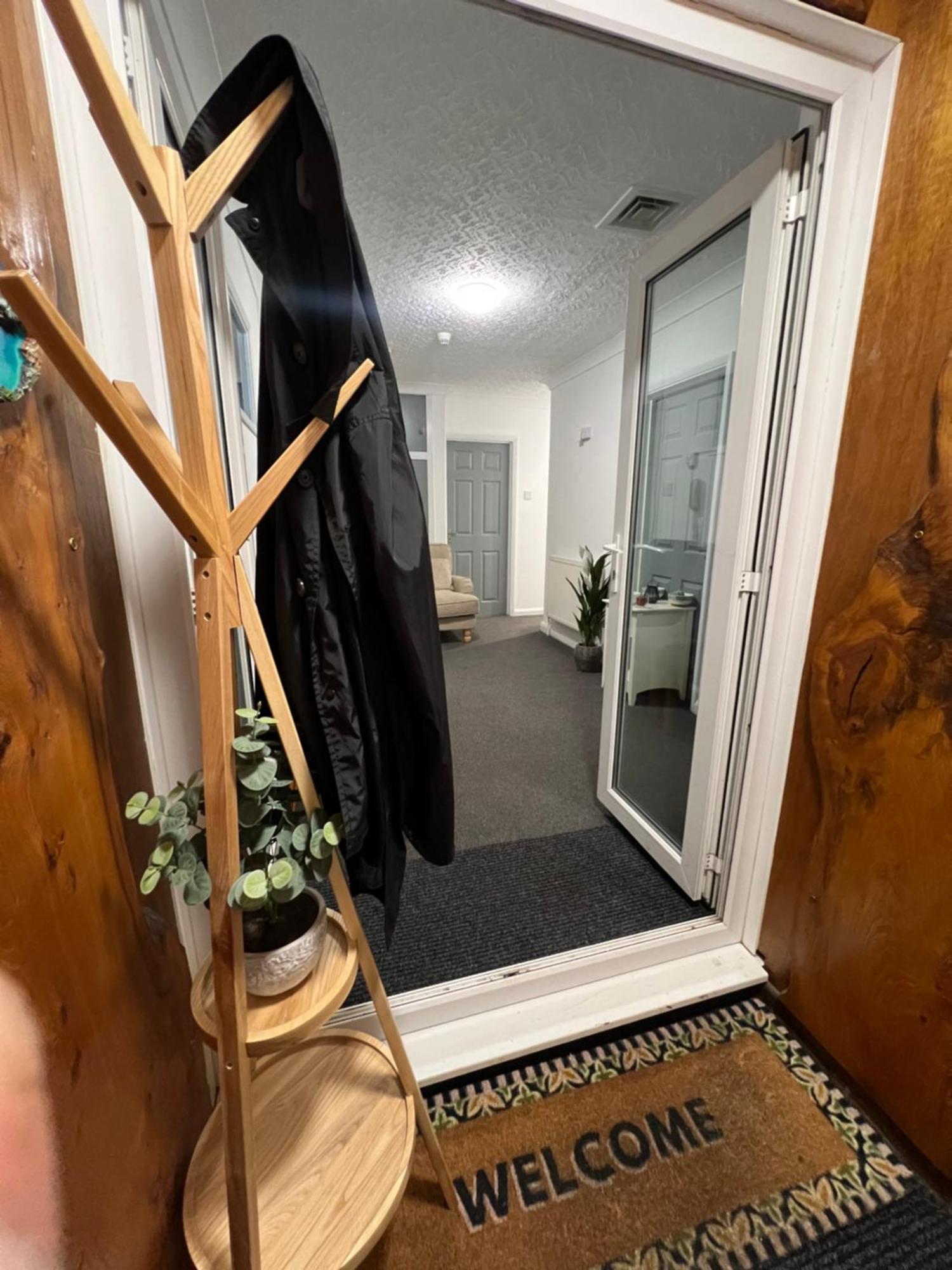 Double Room At The Bungalow With Shared Shower Room 케터링 외부 사진